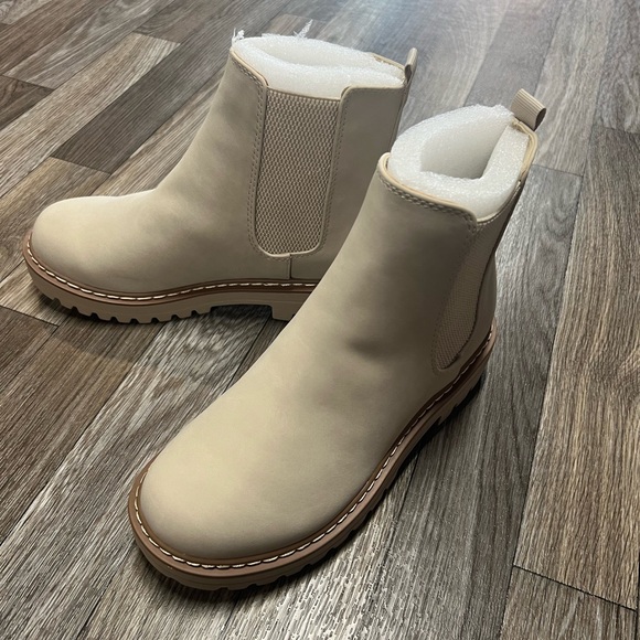 Soda Brand Chelsea Pull on Boots - Picture 5 of 7